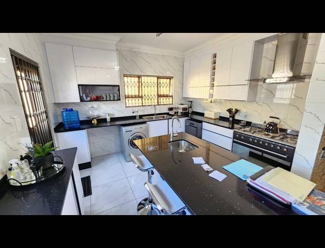 5 BEDROOM HOUSE FOR SALE IN MULBARTON